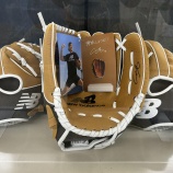 『100の野球教室より大谷のグローブ』の画像