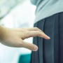 痴漢を疑われ逃走した元警官、取り押さえようとした男性を階段から転落させ意識不明の重体にしてしまい逮捕