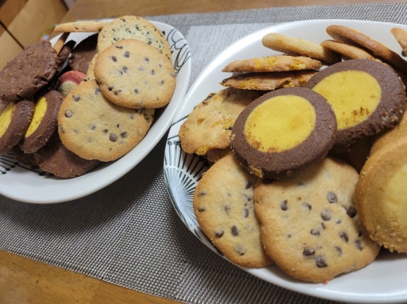 【問題】写真にうつるクッキーは通常いくら分でしょうか？　ステラおばさんのクッキー調布パルコ店で"詰め放題"に参戦！いくらぶん得したか正直レポート