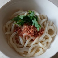 お腹の調子。と、キウイの三角チャーム作りました。