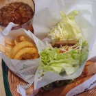 『モスバーガーの菜摘とスパイシーチリドッグ』の画像