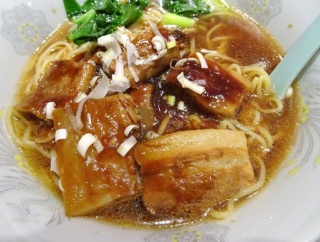 ■神田の「嘉徳園」で、デカ盛り豚角煮ラーメン！