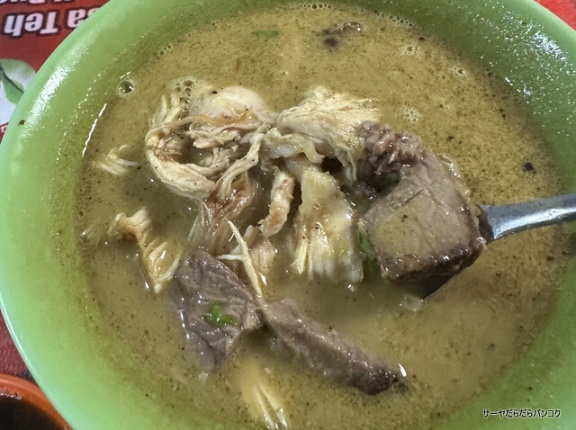 【Rumah Makan Sinar Pagi】メダン朝食の聖地！？　第6代大統領も訪れた地元に愛される「ソト・メダン」が絶品！