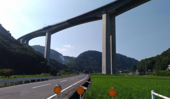 【画像】この橋、見事すぎるんだがwwwwwwwwww