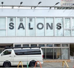 阪急富田駅ちかくに「SALONS（サロンズ）」ってヘアサロンができるみたい。8月7日オープン予定