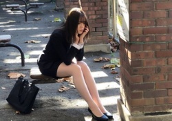 【衝撃】山崎怜奈、スーツでその座り方は・・・けしからんもっとやれｗｗｗ