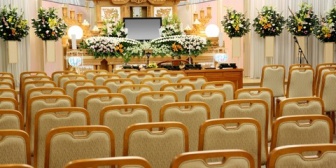 ヨボヨボの老人と思っていたが、喪主の挨拶ではっきりと聞きやすい声で立派に演説し、驚いた。