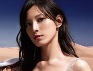 加藤あい42歳、グラビアショット公開が話題に「とても楽しい！」