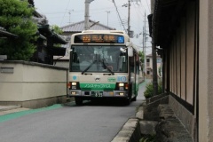 車の自転車追い抜き、間隔は「少なくとも1メートル」・狭い道は時速20-30キロ…警察庁近く目安公表へ