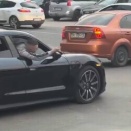 【動画】ポルシェ乗りさん、タイヤに空気を入れながら走行ｗｗｗｗｗｗｗ