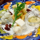 たまに行く　イタリアンで　＃チーズの盛り合わせ　注文するとこうなる。