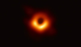 【速報】世界初ブラックホールの輪郭撮影に成功 日本などの国際研究グループが画像公開