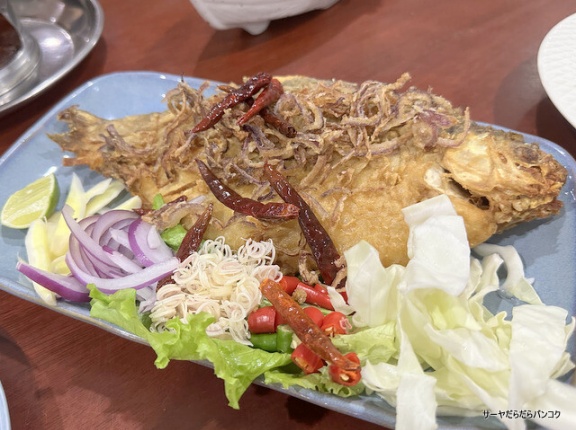 【Praprai Restaurant　プラプライサナームビン】　at　コーンケーン空港近く　～ミシュラン2026掲載！空港前でサクッと寄れる老舗タイ料理店～