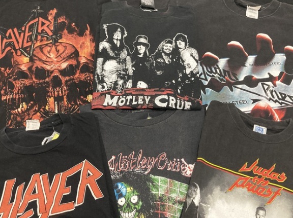 MOTLEY CRUEやJUDAS PRIESTなどの人気メタルバンドのTシャツも随時店頭出ししております！
