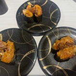 『結論「マグロスパイシー」＠魚べいしか勝たん！！隣県に遠征してでも食べたくなる回転寿司の魔境www』の画像