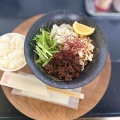 函館市中島町… 中島廉売内にある「担々麺専門店SESAMI （セサミ）」に伺い白胡麻汁なし担々麺をキメてにました！