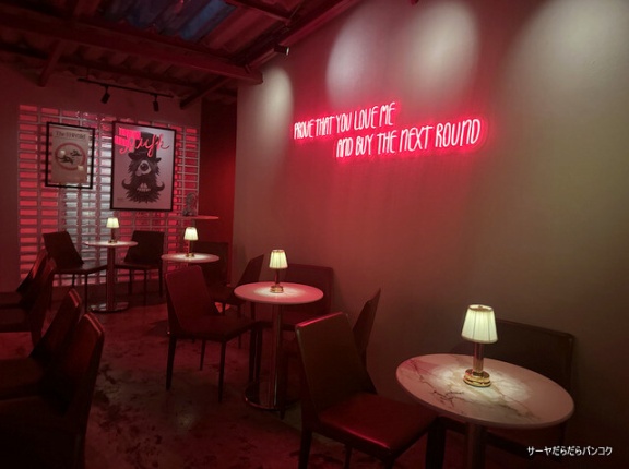 【Derriere　デリエール】　at　ナコーンシータマラート市内　～地方とは思えない！ナコーンシータマラートの実力派バー～