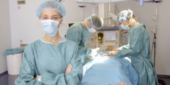 手術を受ける日程が決まった。→嫁が「夫の入院中に遊びに出かけるなんてできないから日程をずらせ」と言ってきたんだが…