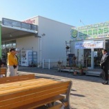 『バス停に木製ベンチを寄贈』の画像