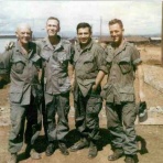 「硝煙とスクリーン、そして星条旗の狭間で」