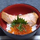 『白糠町ふるさと納税のいくらで鮭といくらの親子丼』の画像