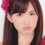 【悲報】　小嶋陽菜(25)　AKB後輩から陰湿なイジメ発覚！　衣装にワキガこすりつけ、裏でババア呼ばわり