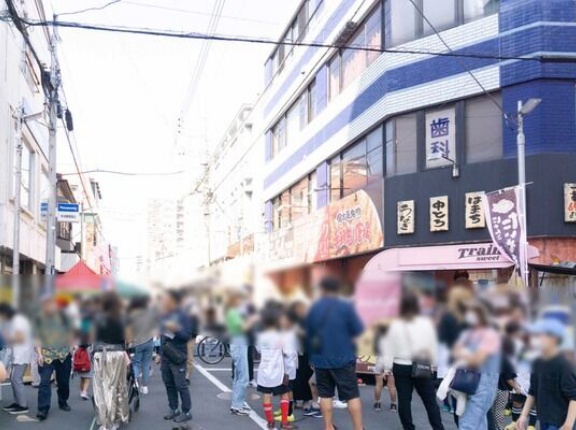 鶴間駅ちかくで出店やキッチンカーの集まるイベント開催するみたい。10月11日