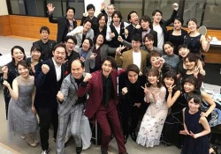 【衝撃】生ちゃんが大勢の●●に囲まれている写真にお前らが紛れ込む･･･！？