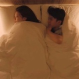 『【漫画】女さん「彼氏と夜一緒に寝てるけど身体を触ってくるのは性犯罪だからやめるべき」』の画像