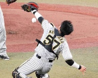 阪神、“マリンの洗礼”受けて凡フライ落球…内野で4人で囲むもお見合い状態に