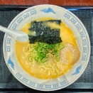 めん◯亭@宇部市 の 「博多とんこつラーメン」 #めん◯亭 #めんまるてい #博多とんこつラーメン #パーラーUFO2004 #パチンコ #宇部市 #山口県 #ラーメン #つけものいし