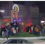 【速報】イラン国民、死亡が確認されたハメネイ師の像を引き倒す