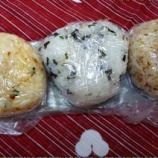 『お弁当に三色むすび』の画像