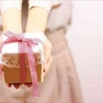 彼女に誕生日プレゼント渡したいんだが …	