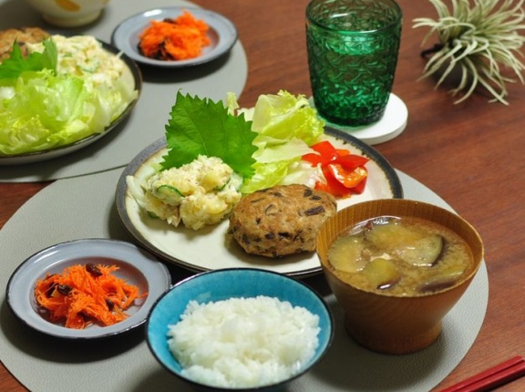 話を聞いているうちについ食べたくなってしまった【しいたけバーグ】で晩ごはん