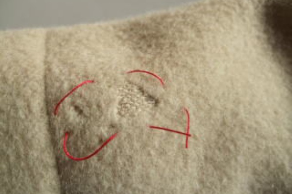 ウールコートの虫食い修理がバタバタと １ ２ クリーニングしみずのブログ