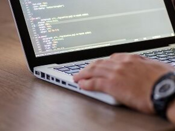 今の若い子ってパソコンに金かけないんやな