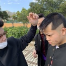 沖縄の男子中学生（14）、校内を歩いてる時に「授業中だよ」と注意した50代教師をボコボコにして逮捕