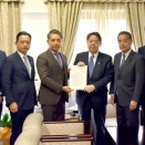 8398 林芳正総務大臣に申入れ