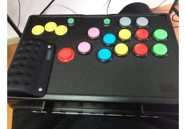 【悲報】格ゲーコントローラーHitBox、進化しすぎて意味不明