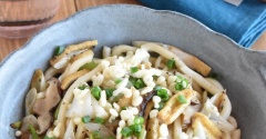 長ネギと油揚げのめんつゆバター焼きうどん