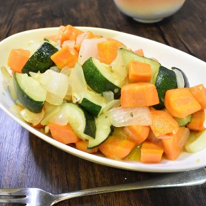 じっくり炒めて♪コロコロ野菜炒め