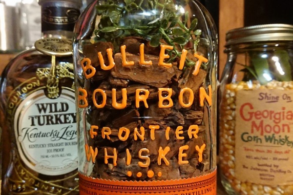 バーボン、ストレート、ノーチェイサー - 空瓶活用インテリア