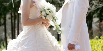 友人「結婚式来てね、よかったら嫁さんも」　帰宅後、嫁を誘ってみると友達否定が開始された…