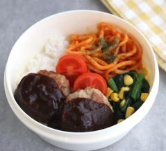 ハンバーグ弁当と洗濯機が胡椒。