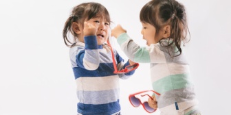 私、他害児童だったわ。妹ができてからは妹が攻撃の対象になって、親せきの家に養子に出された。