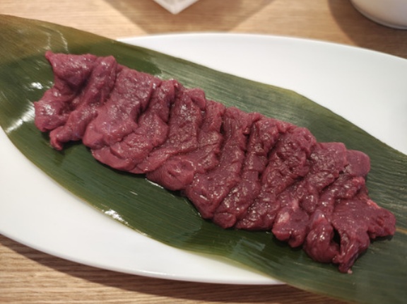 馬肉←馬刺しで生食できます