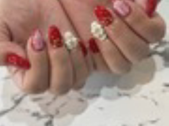 いちごデザインが可愛い!!✨ リアルレッド×白の色変え苺ネイル💖