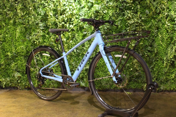 TREK スポーツタイプ自転車 ネイビー トレックのクロスバイクは、ここ