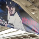 【悲報】ライオンズが謝罪　西武球場前駅装飾に「複数の誤字」